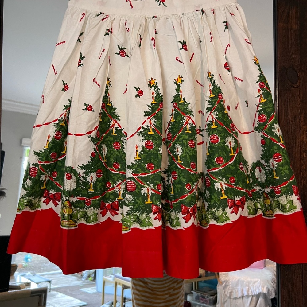 Unique Vintage Festive Christmas 50’s A-Line Apron-Skirt w/ ties